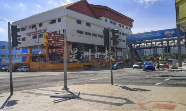 供fb/芙市政厅贴心导览,跟着指引漫步景点