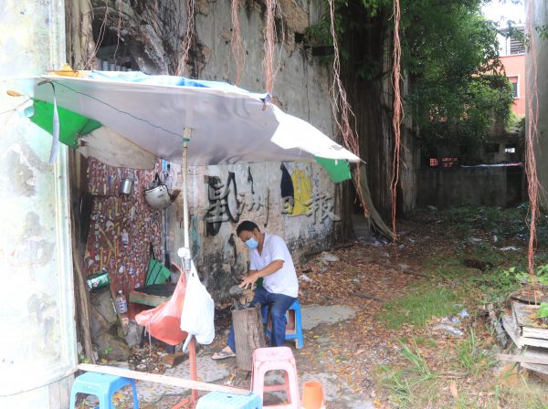 供fb/荒废店屋藏隐忧,甚至沦为大小解之地