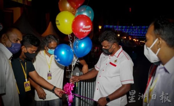 供fb:屠妖节渐近,印度街违停情况加剧影响交通