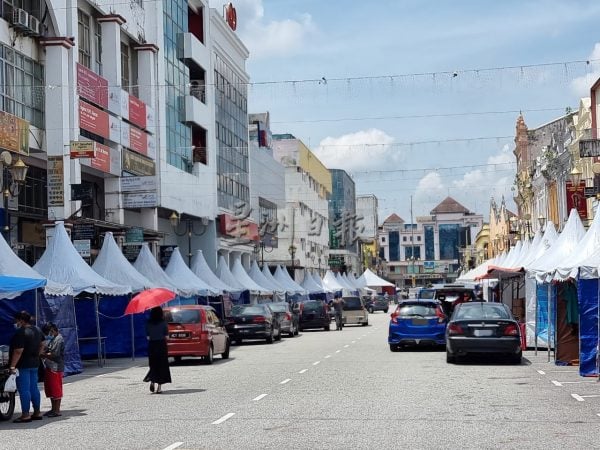 供fb:屠妖节渐近,印度街违停情况加剧影响交通