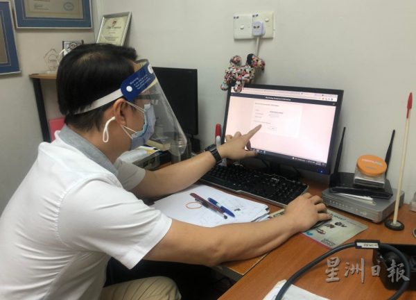 供fb：混打疫苗不广泛长者拒绝接种加强针，医生：年轻人接受度较高