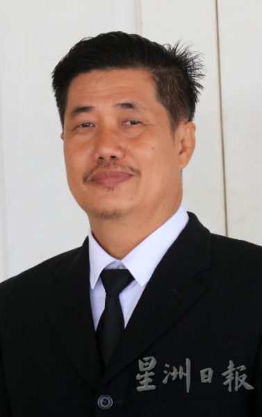 供fb：清洁工人鲜少清理，拿督班达东加路街道及沟渠卫生堪忧