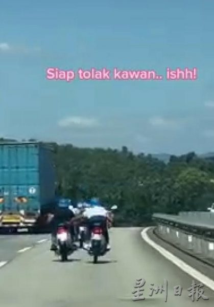 供fb:游客遇上飙车族“飞车打闹”,吓得尖叫连连;波警方已开档调查