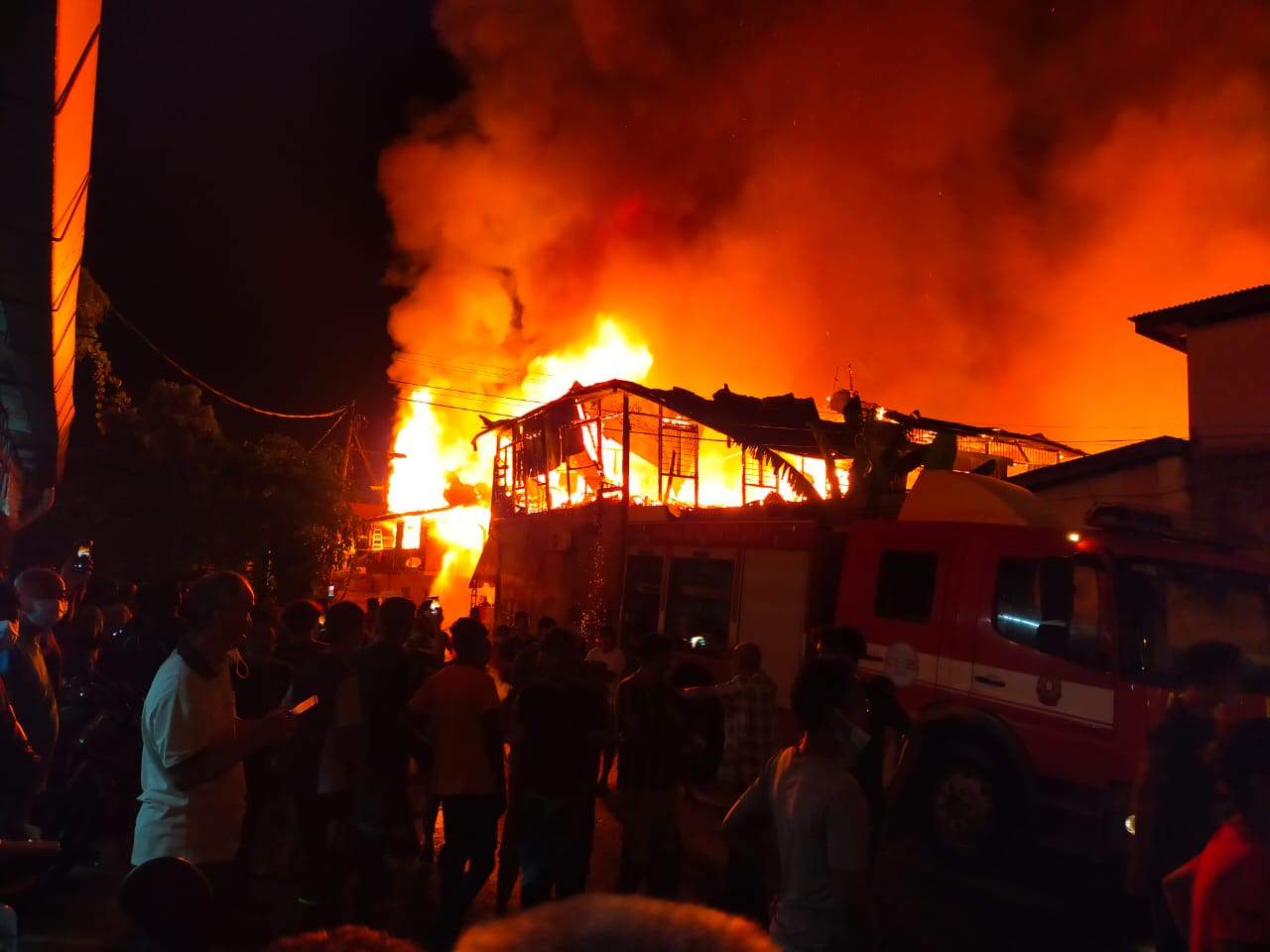 全国：加叻火灾画页