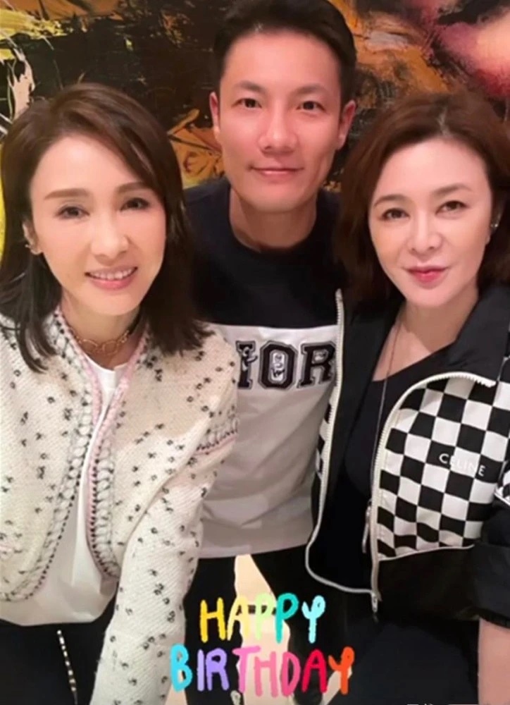 关之琳黎姿同框庆生   相差9岁像同龄人