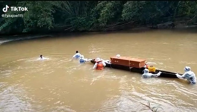 内陆地区运送冠病遗体充满挑战 前线人员拔山涉水