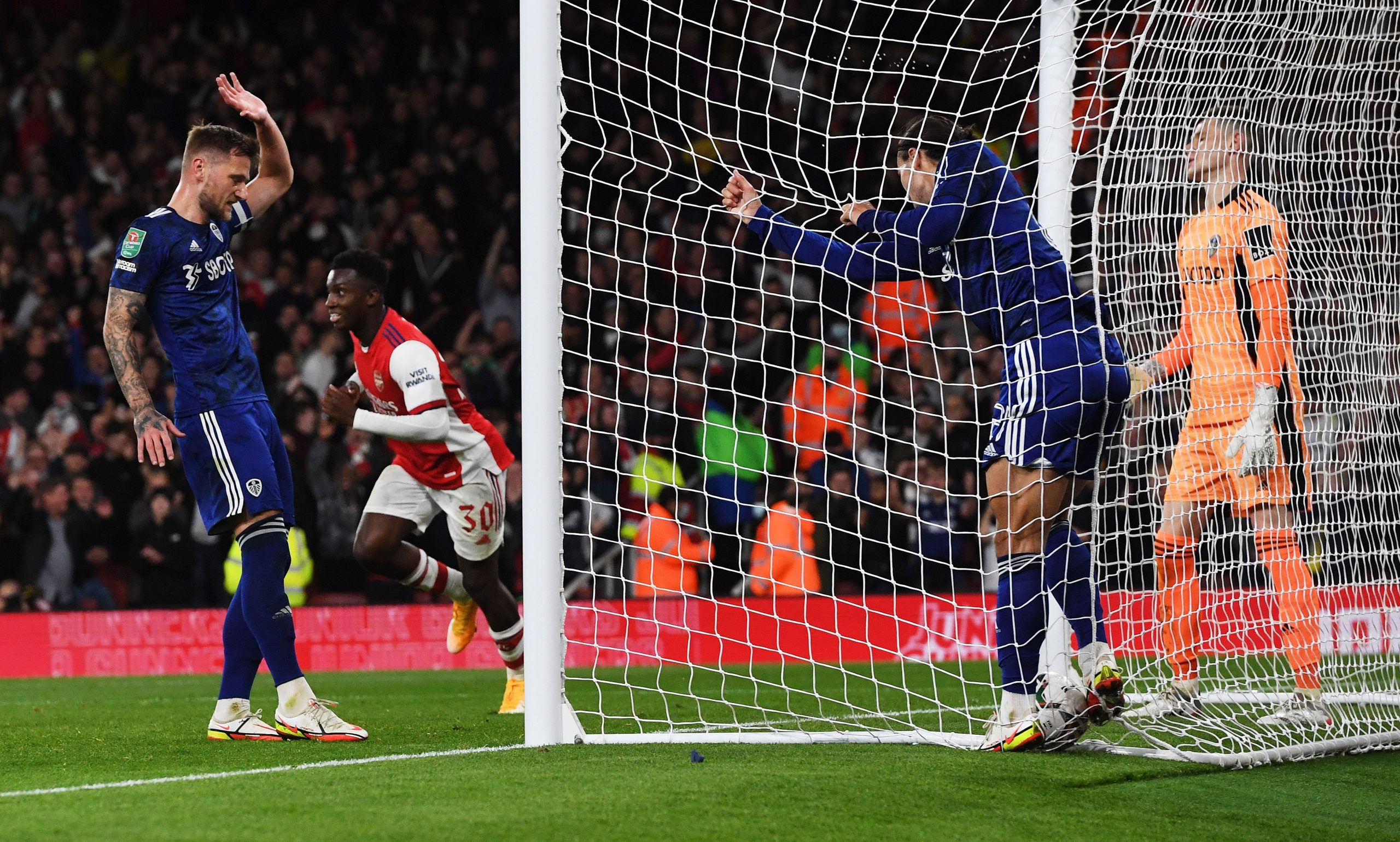 凯帕点球战气走圣战士 蓝狮联赛杯惊险闯8强