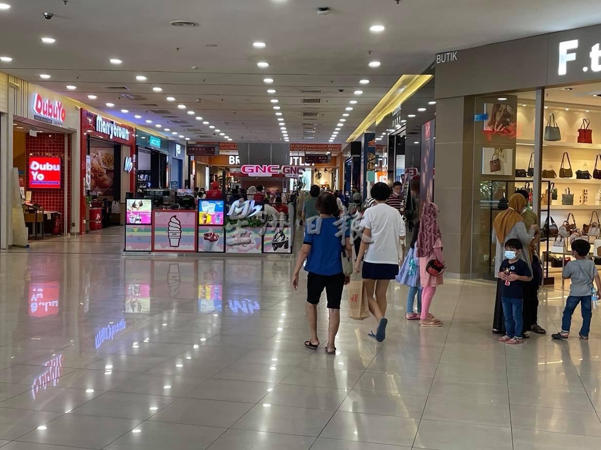 (取代签发)*已签发*柔:版五头条:新闻:允跨州首周末,车流增多市场活络见起色