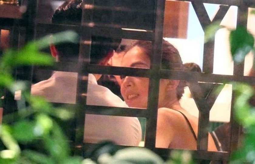 台前台后两样情! 邱泽许玮甯私下亲密咬耳朵