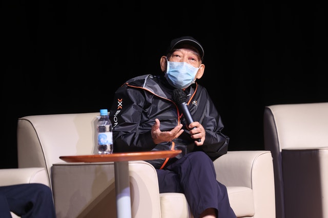 周星驰《功夫》一场戏拍40次 袁和平呆等2小时