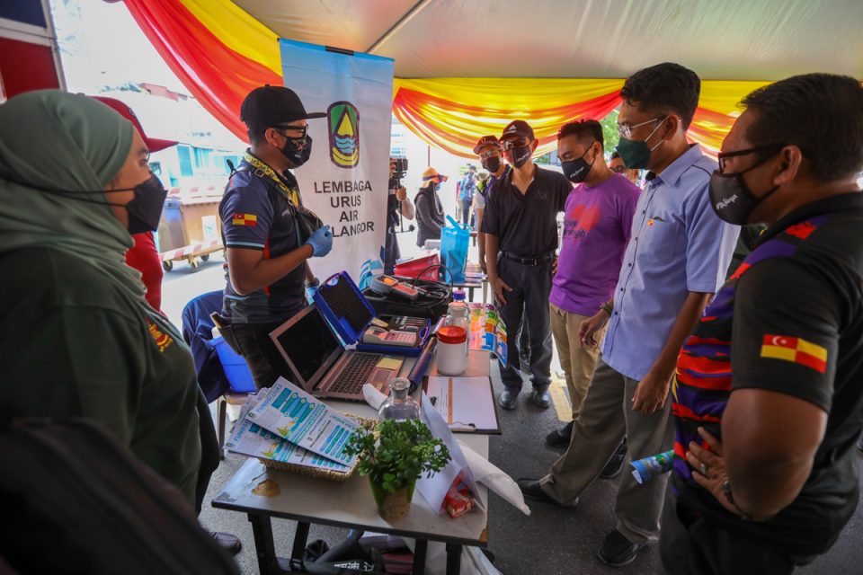 大都会-加影市议会与Sahabat Sungai合作护河 1图