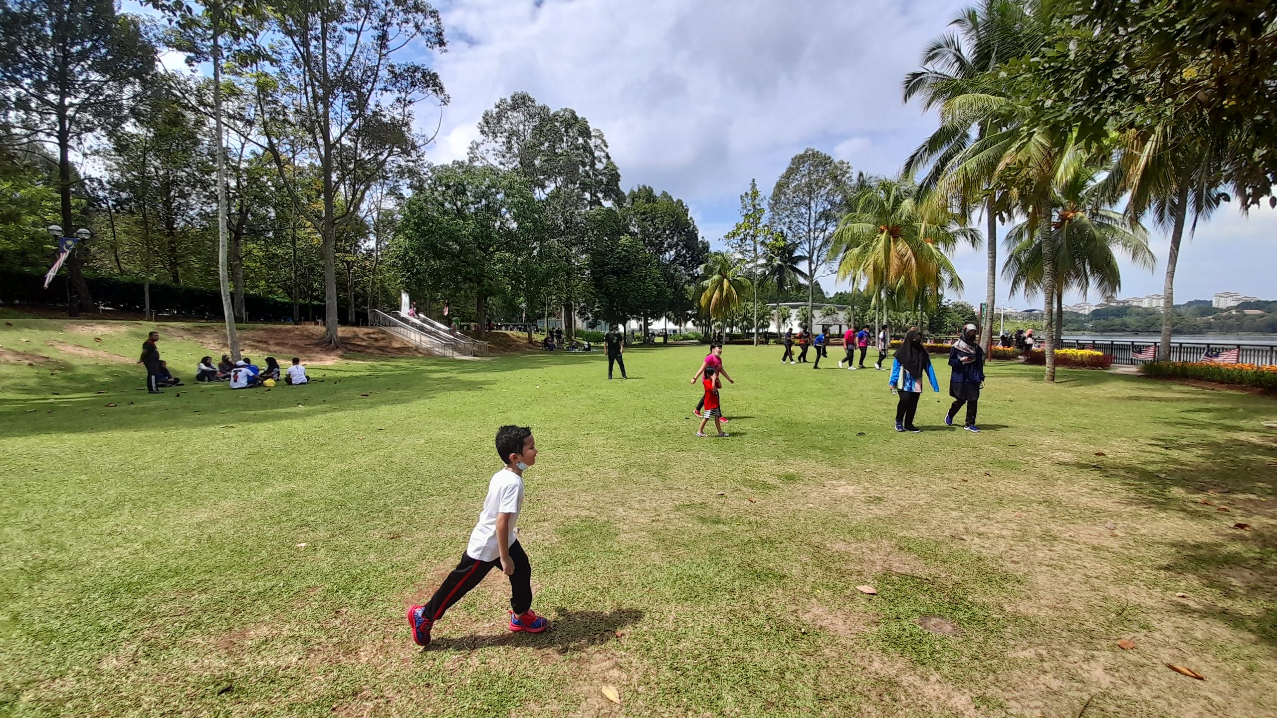 大都会2/走访布城湖滨公园人潮
