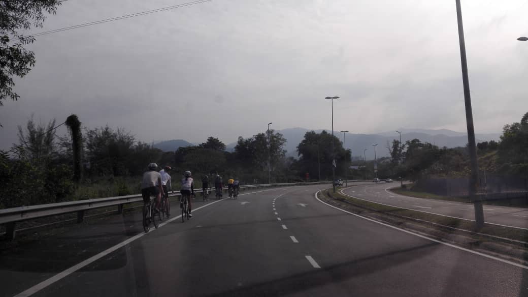 大都会4/武来岸迎来大批外客，清晨至上午10时，估计有800人次