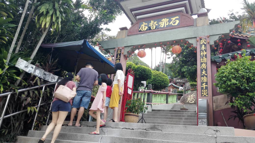 大都会4/武来岸迎来大批外客，清晨至上午10时，估计有800人次