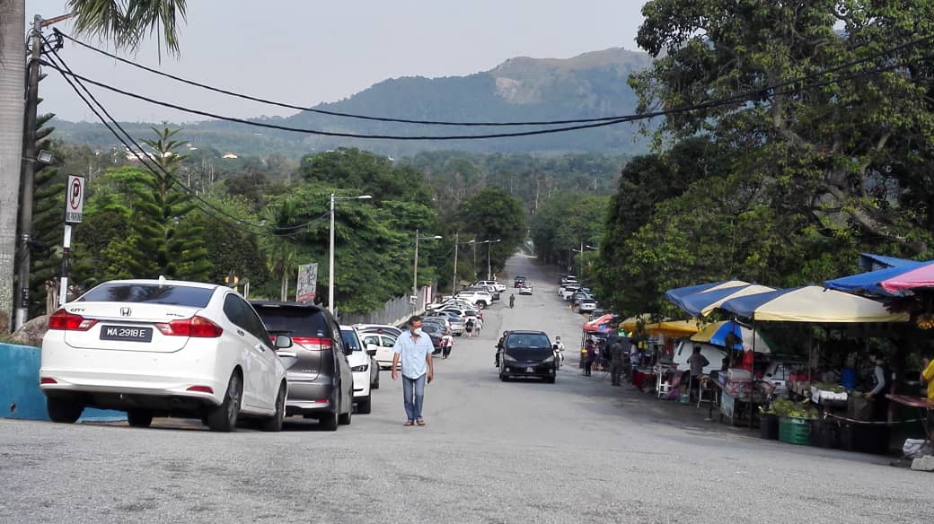 大都会4/武来岸迎来大批外客，清晨至上午10时，估计有800人次