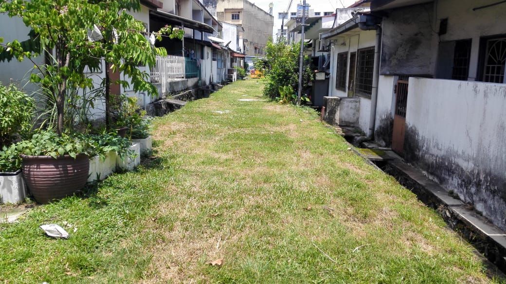 大都会/封面副文/锡米山城市花园2路屋后崩塌的沟渠将于本月内抢修