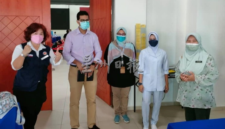 大霹雳时事焦点／曼绒医护人员 接种加强剂疫苗