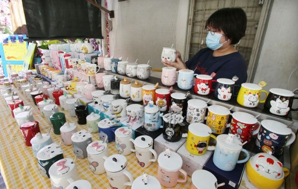 大霹雳时事焦点/迎接跨州首周末 商家万事俱备等游客