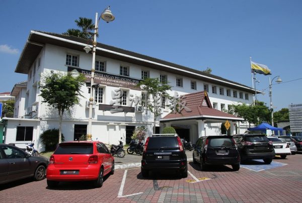 大霹雳时事焦点/迎接跨州首周末 商家万事俱备等游客