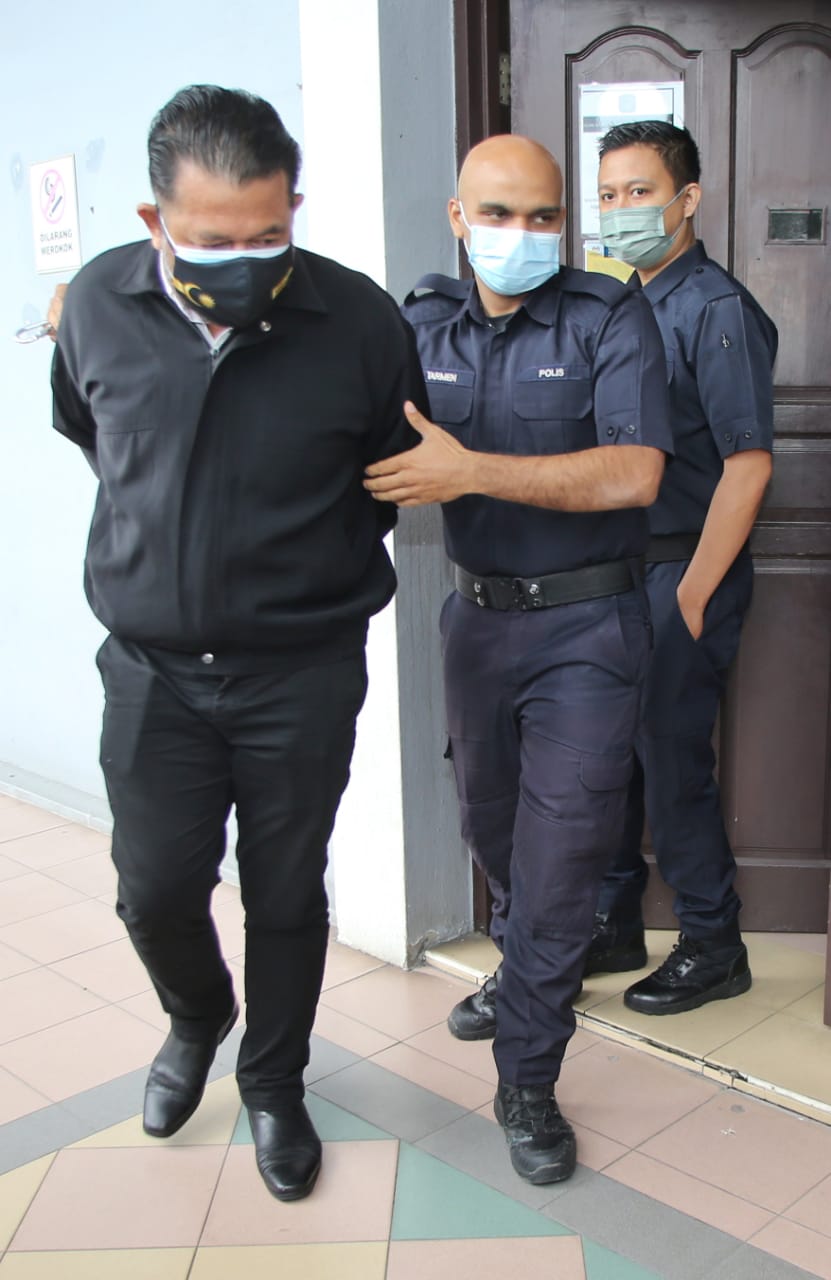 大马卡填近打行宫地址 2商人被控不认罪