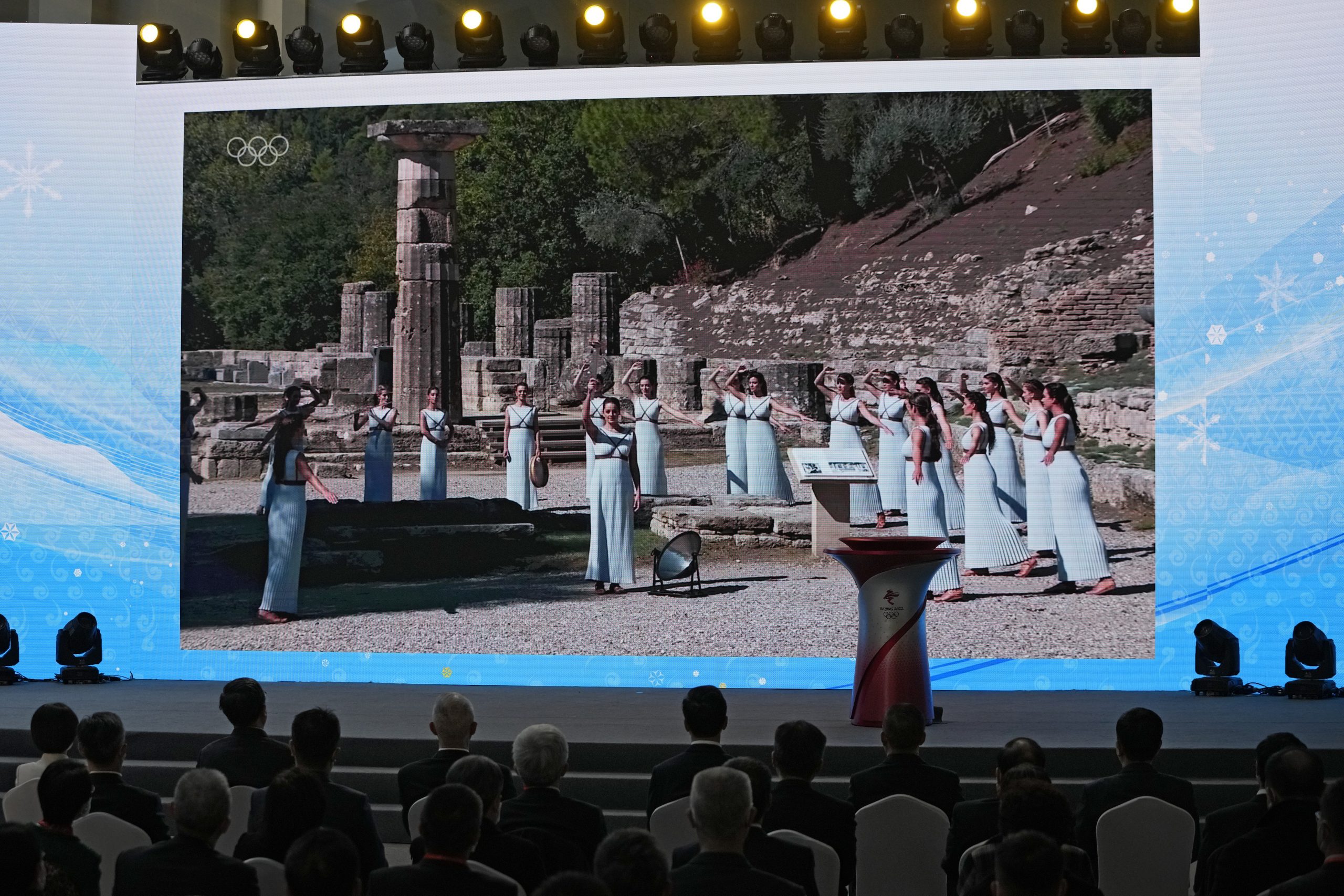 奥运之火中华大地再度燃烧  北京冬奥火炬点燃了！