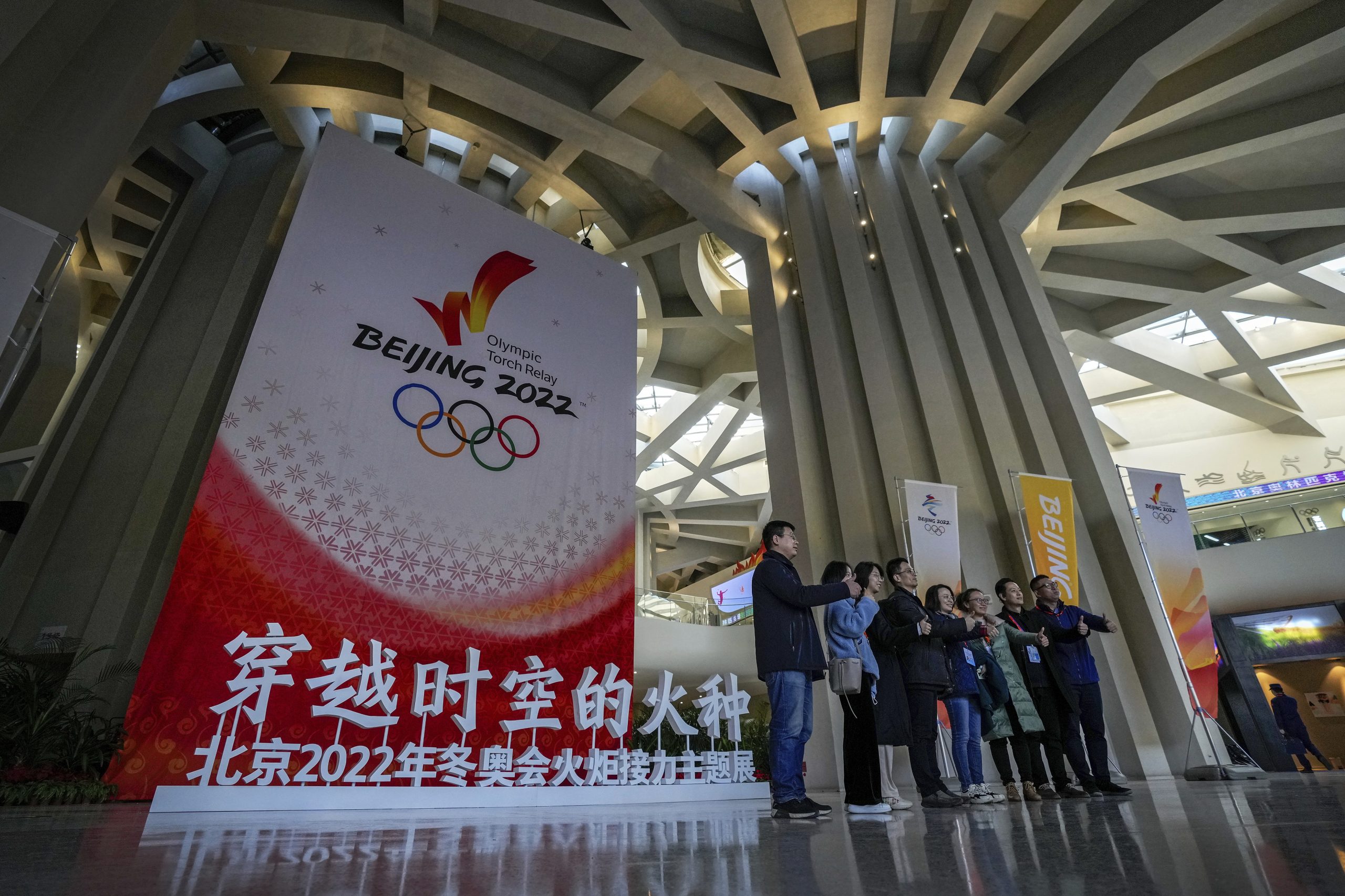 奥运之火中华大地再度燃烧  北京冬奥火炬点燃了！