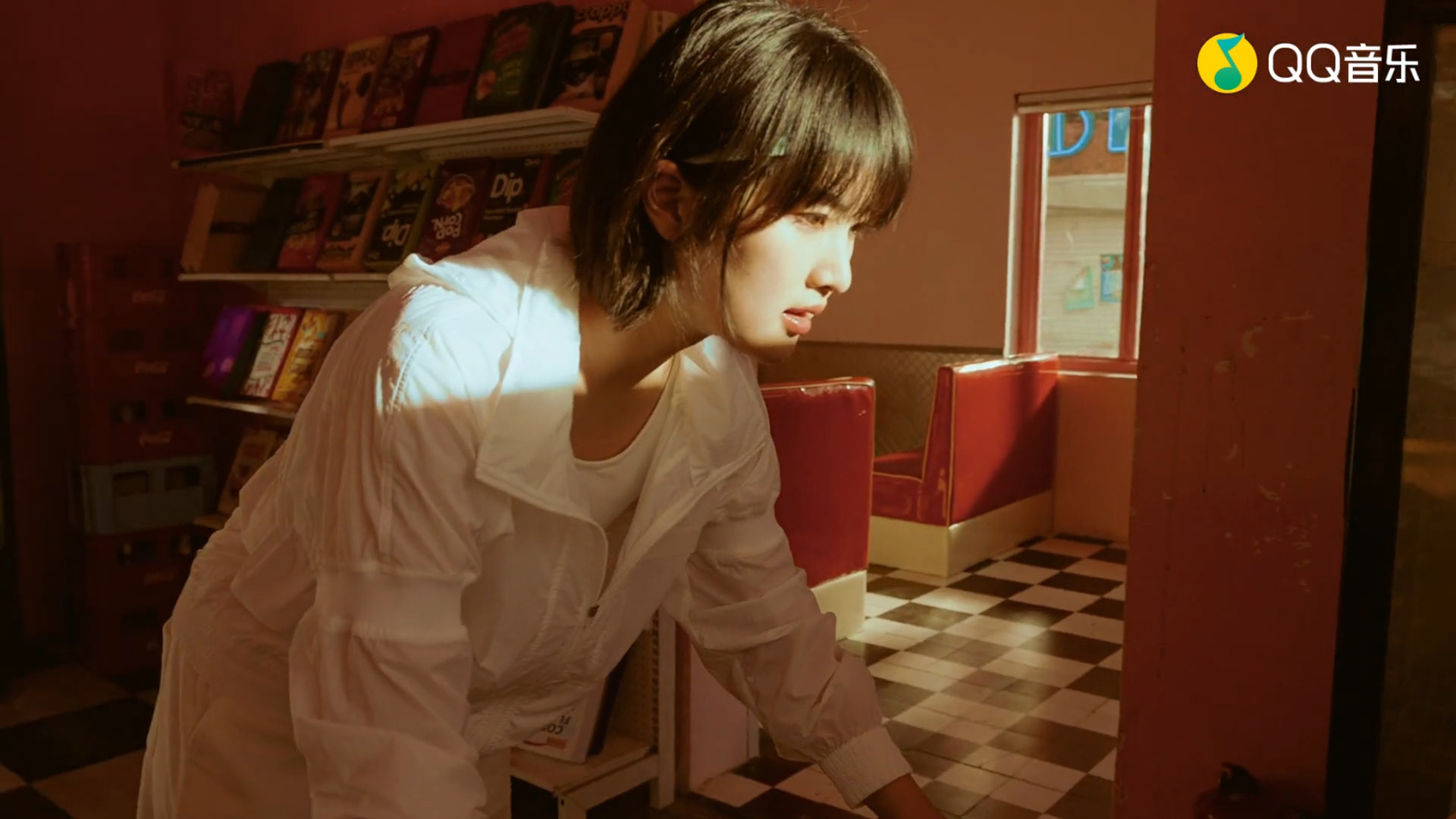 姚安娜发新歌MV 遭吐槽:跟鬼叫一样难听