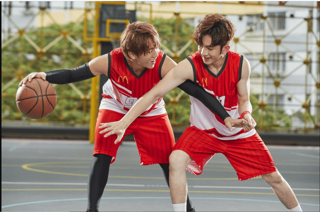 姜涛Ian合演偶像剧  篮球场上斗球技
