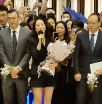 孟晚舟穿黑衣迷你裙回华为上班 员工欢呼沸腾影片引热议