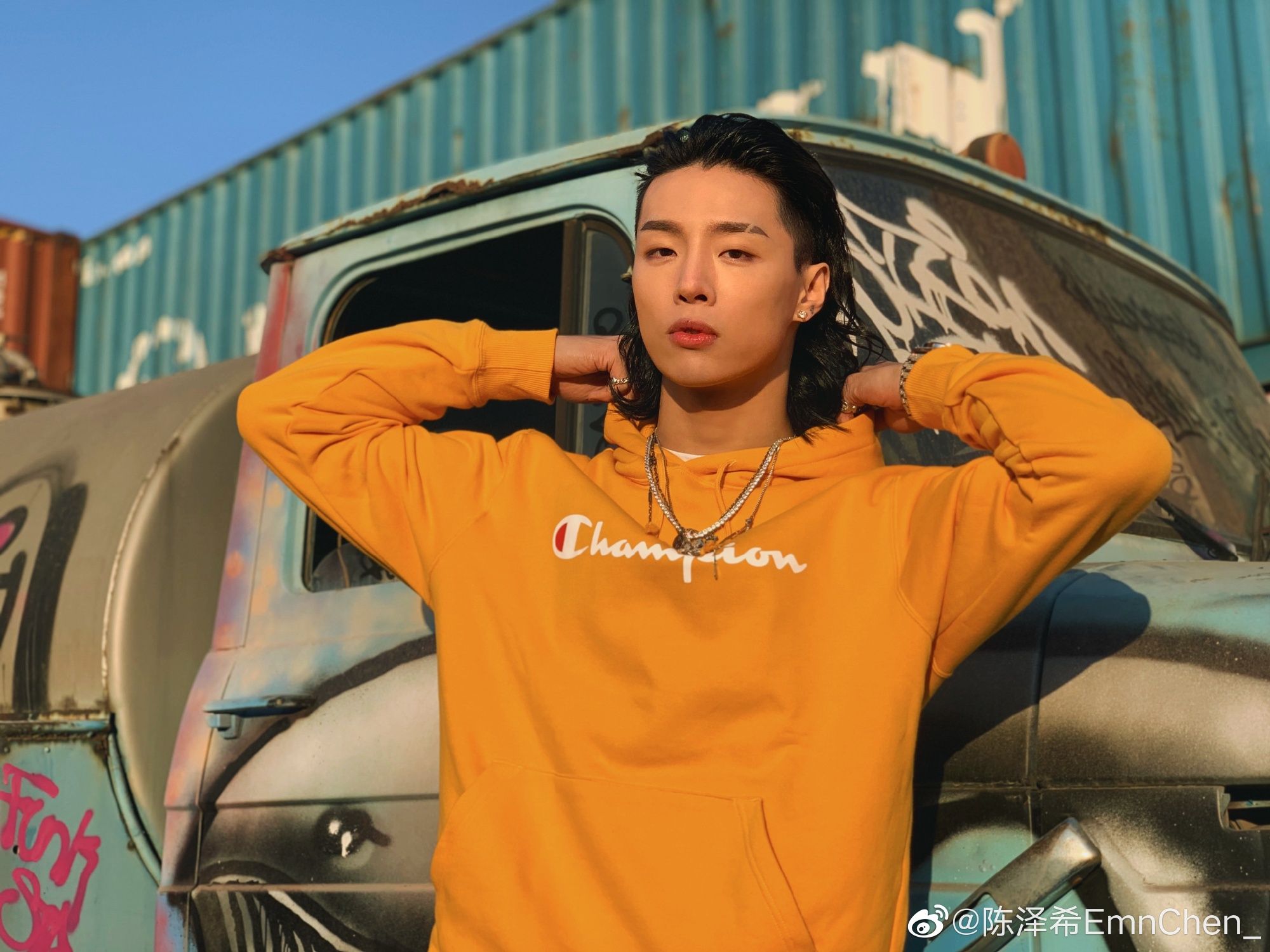 孟美岐再添新瓜 李杨璐痛斥是“惯三”