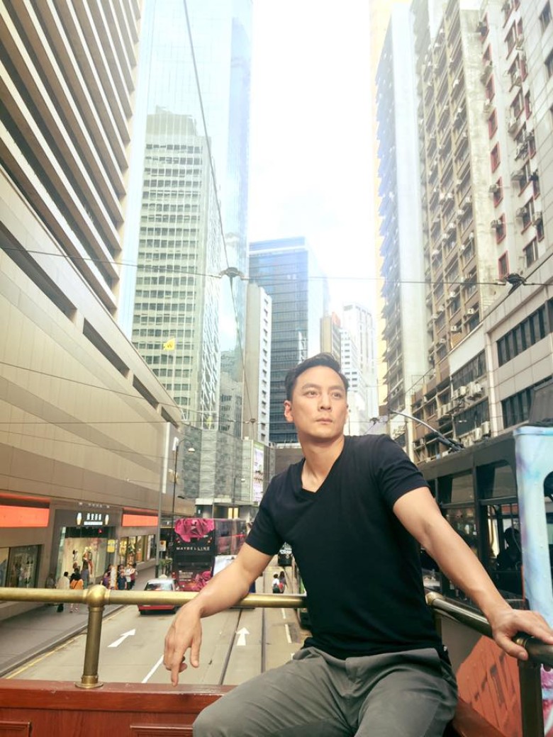 学生能专心听课？  吴彦祖美大学建筑系当讲师