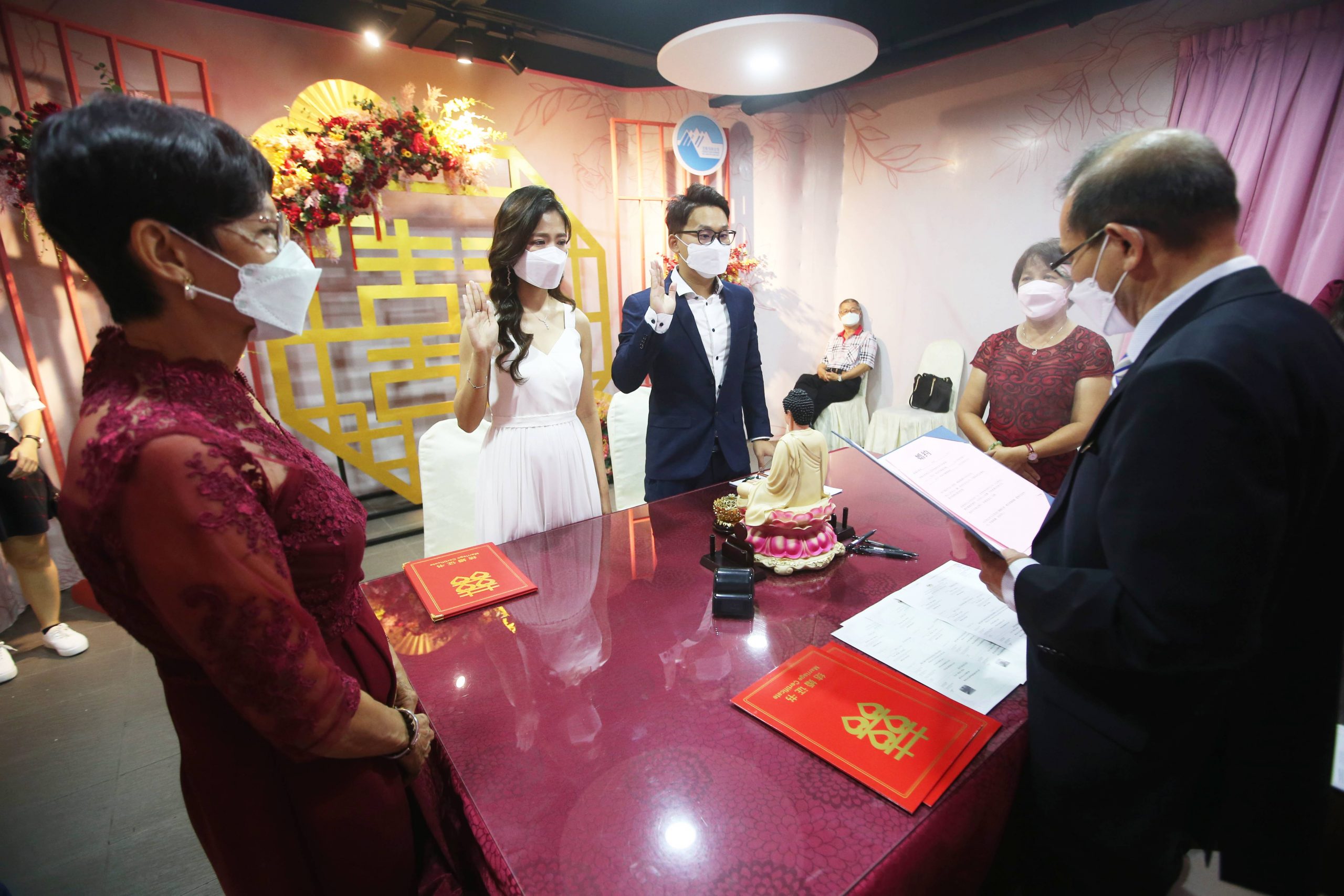 封底-大都会-天后宫婚姻注册情况/8图