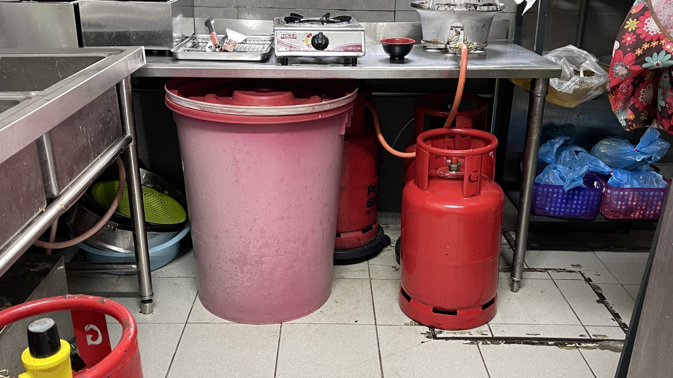 封面（大都会）民众为制水做的准备／11图