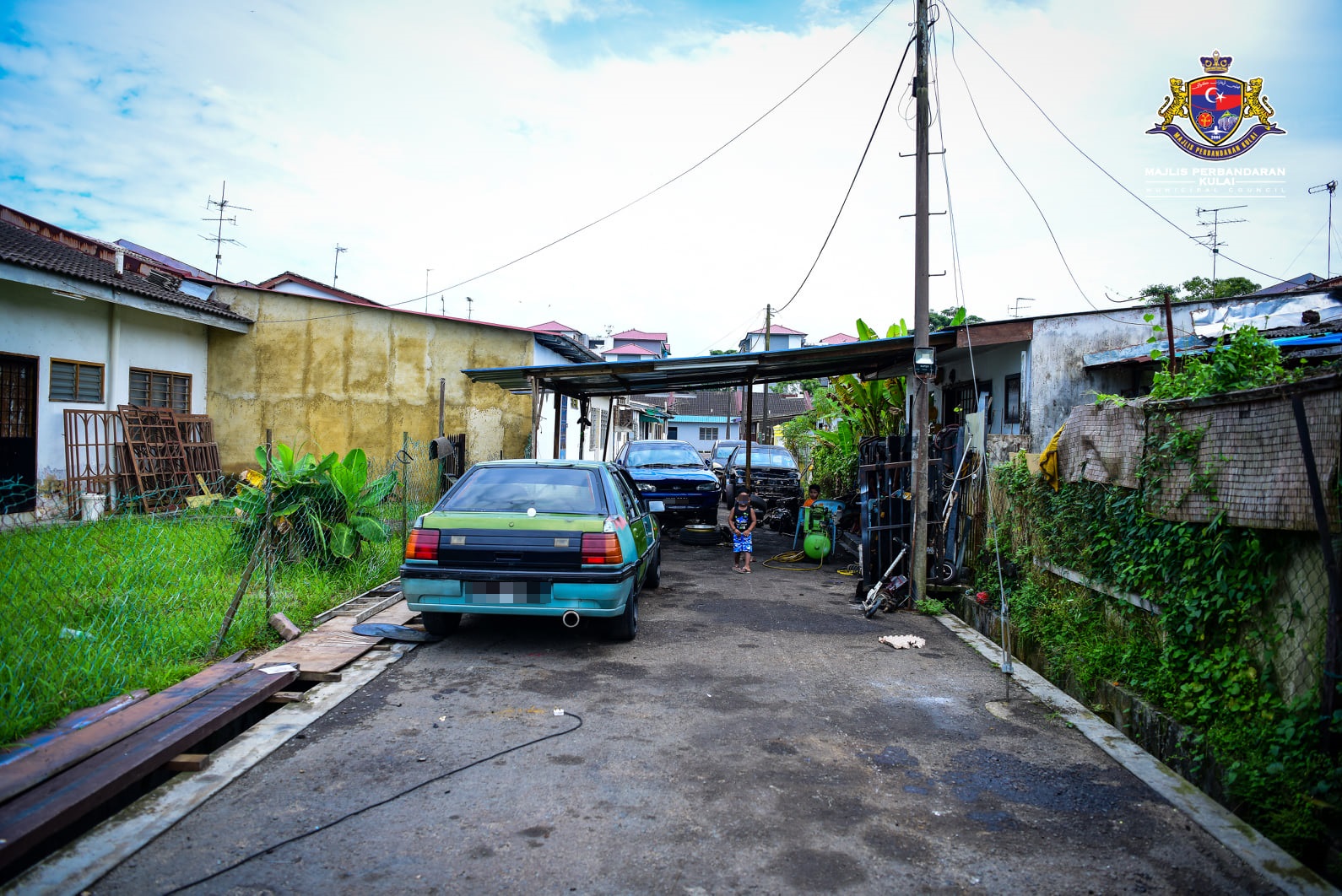 **已签发**柔︰住家后巷辟修车店,古来市议会拆除充公