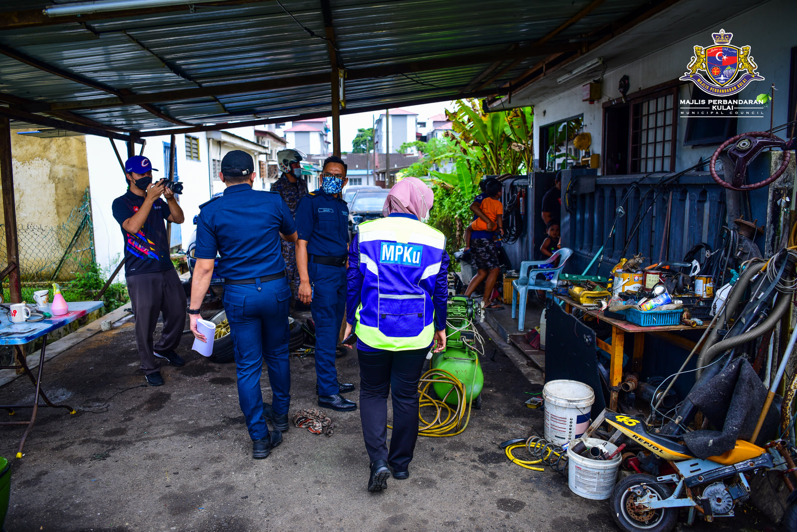 **已签发**柔︰住家后巷辟修车店,古来市议会拆除充公