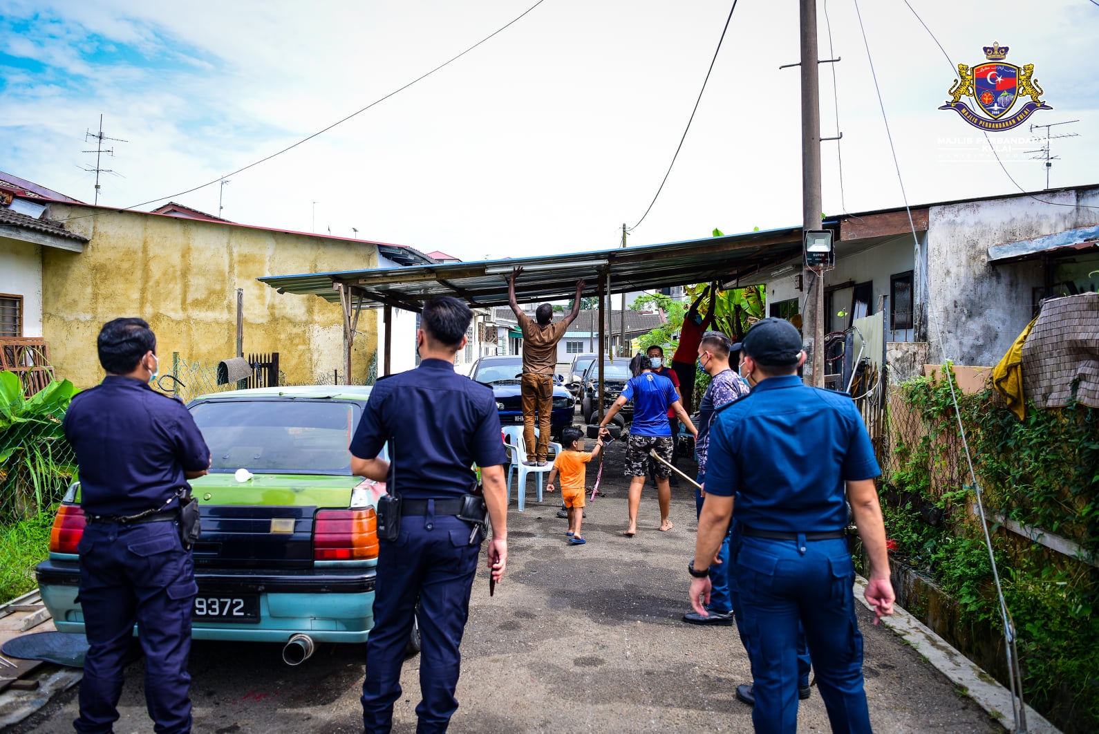 **已签发**柔︰住家后巷辟修车店,古来市议会拆除充公