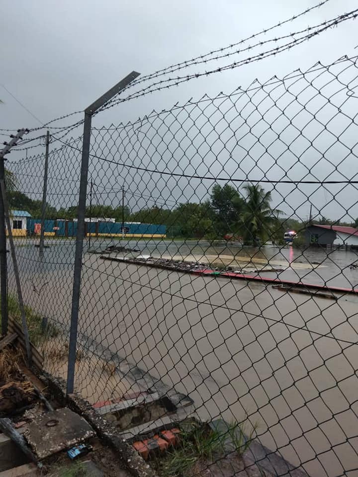 **已签发**柔:1小时高达119mm降雨量,麻坡部分花园住宅区闪电水患