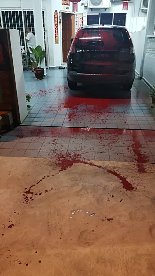 “你敢挑战我们，这只是开始。”马华投诉局副主任家被泼漆留字条警告