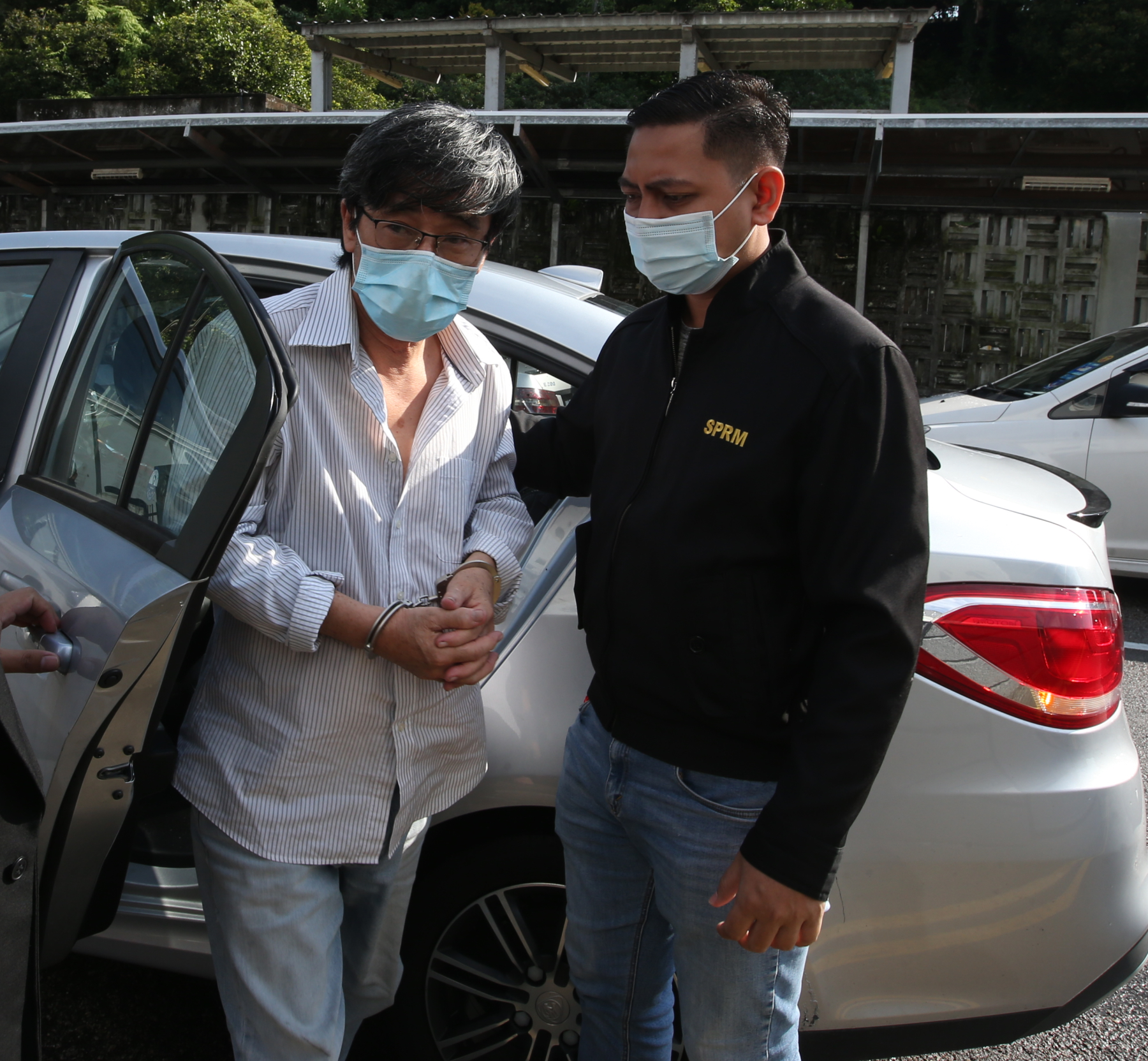 被控23项罪名,华男涉受贿推荐承包公寓清洁工作