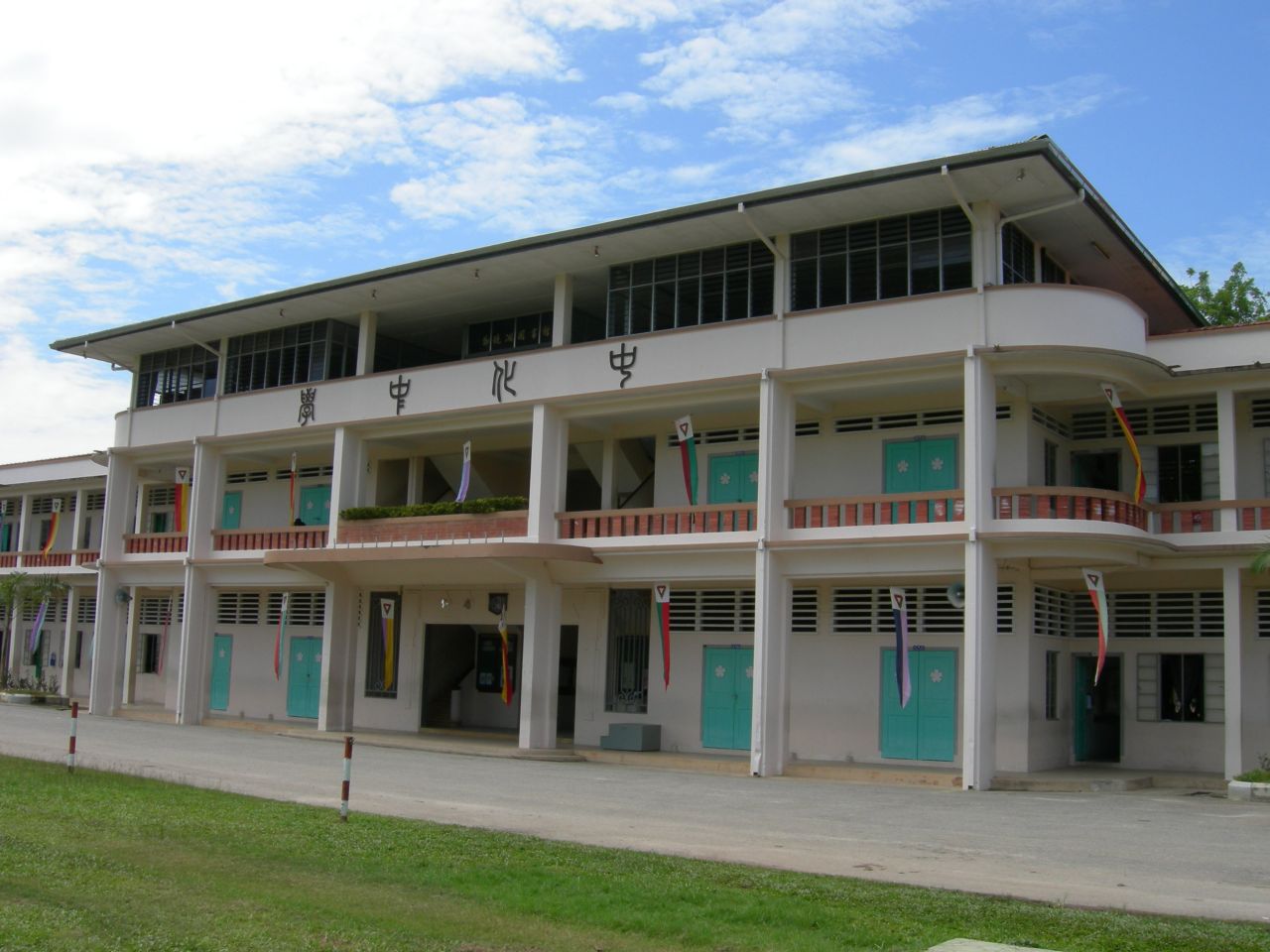 **已签发(请置头条)**柔:**显刊**:麻中化疫苗中心卫局人员确诊,60教职员检测全过关第二剂接种照常进行