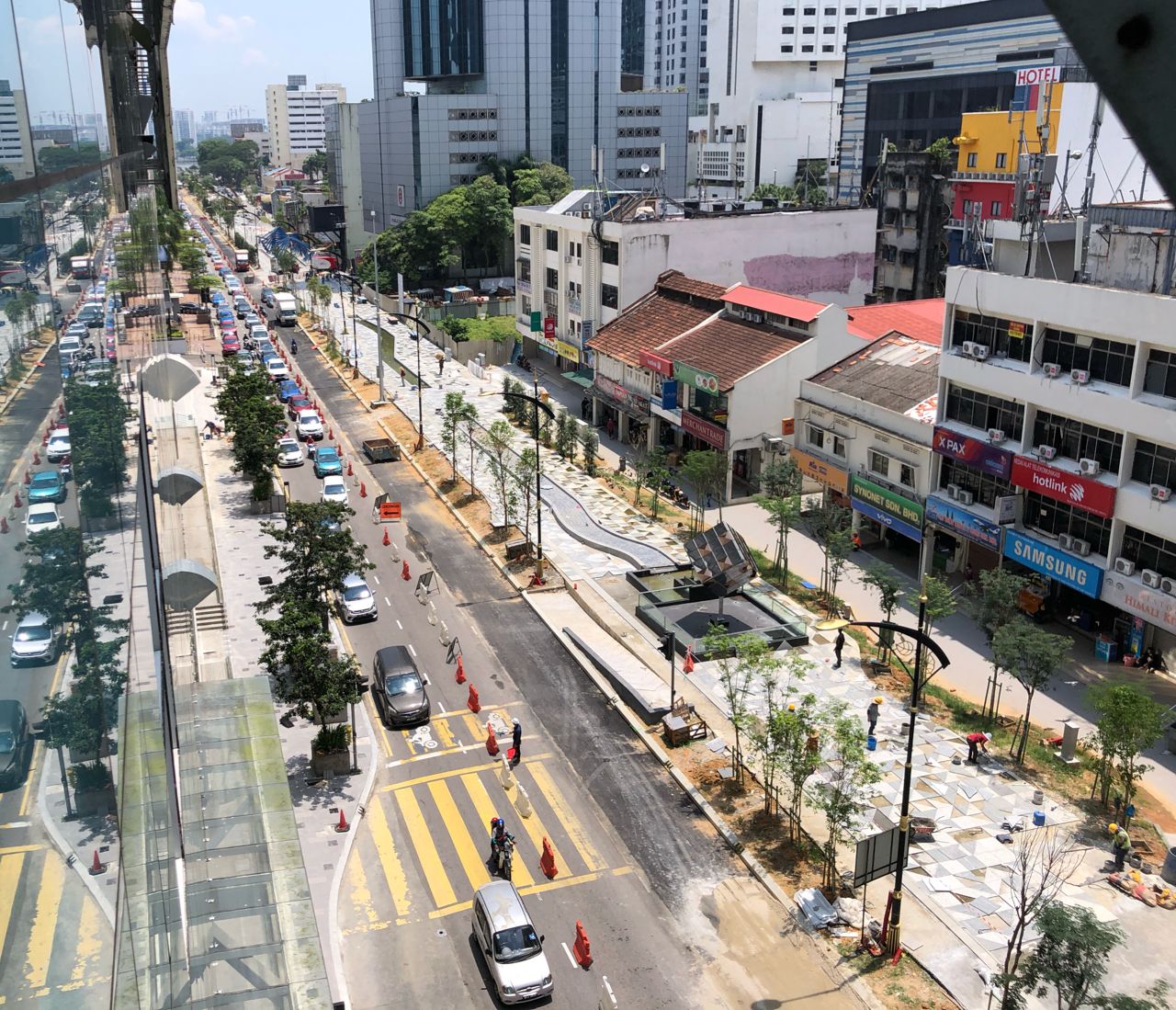 **已签发(请置头条)**柔:第三版头条:美化工程施工,黄亚福街“久违”大塞车