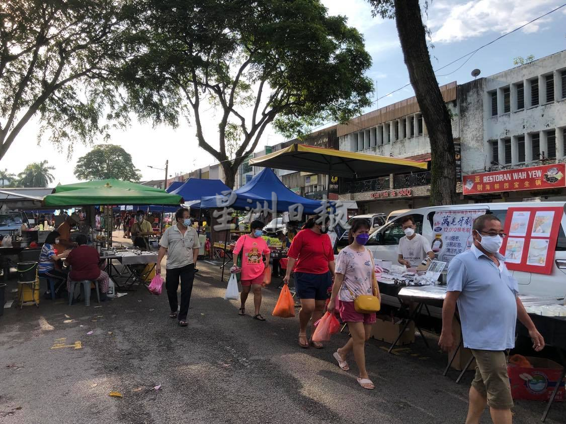 **已签发(请置头条)**柔:第二版头条:【特稿】:彩虹柔佛再也夜市重开首日见热闹,新山两大夜市渐恢复人气