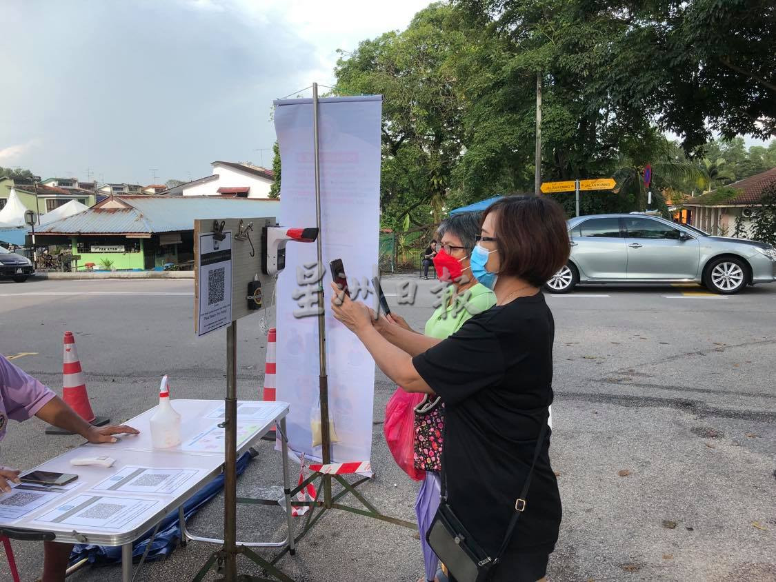 **已签发(请置头条)**柔:第二版头条:【特稿】:彩虹柔佛再也夜市重开首日见热闹,新山两大夜市渐恢复人气