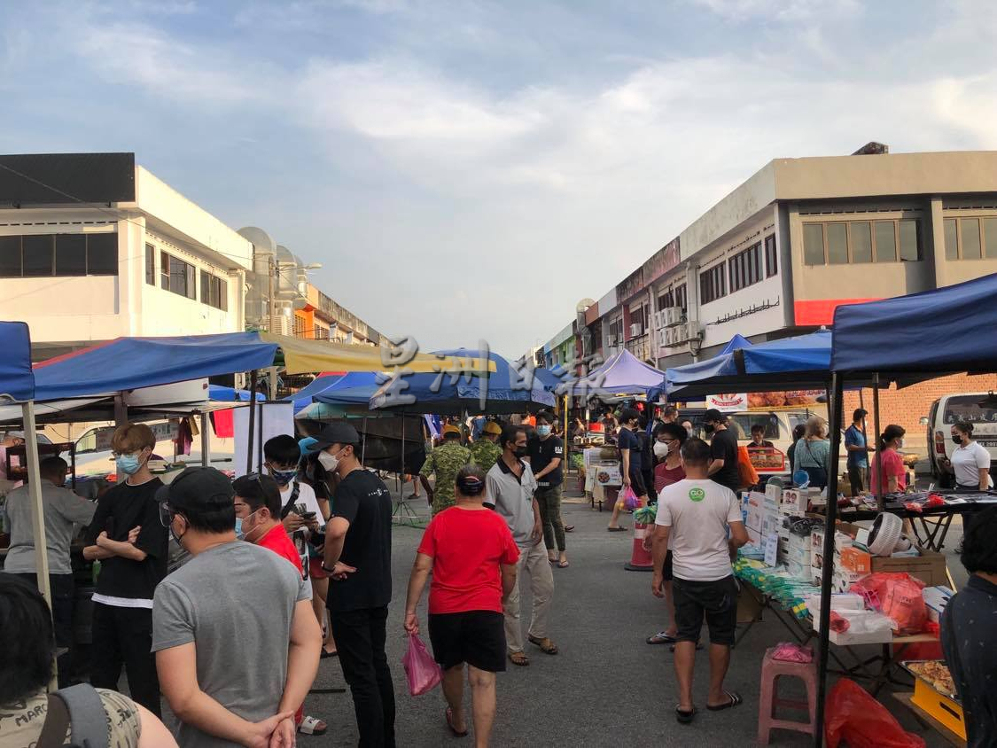 **已签发(请置头条)**柔:第二版头条:【特稿】:彩虹柔佛再也夜市重开首日见热闹,新山两大夜市渐恢复人气