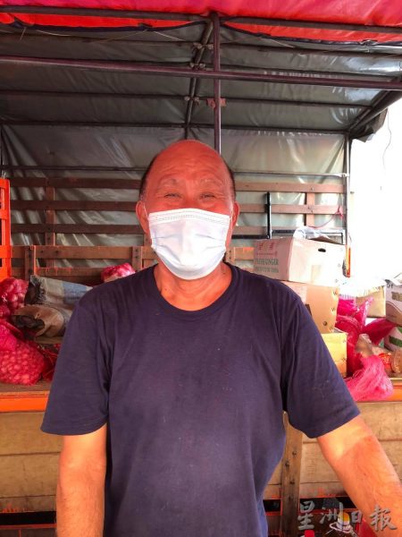 **已签发(请置头条)**柔:第二版头条:【特稿】:彩虹柔佛再也夜市重开首日见热闹,新山两大夜市渐恢复人气