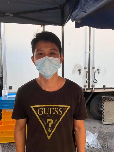 **已签发(请置头条)**柔:第二版头条:【特稿】:彩虹柔佛再也夜市重开首日见热闹,新山两大夜市渐恢复人气