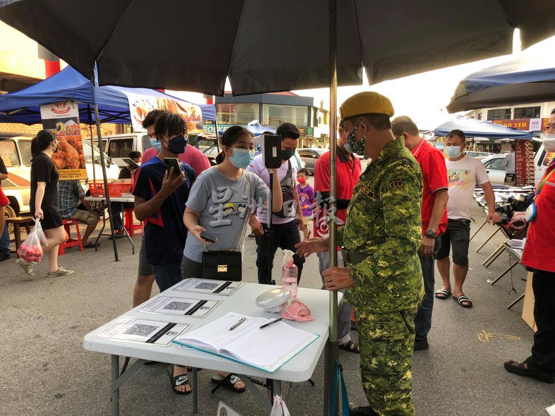 **已签发(请置头条)**柔:第二版头条:【特稿】:彩虹柔佛再也夜市重开首日见热闹,新山两大夜市渐恢复人气