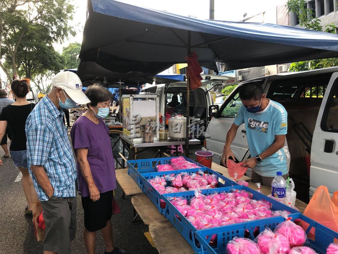 **已签发(请置头条)**柔:第二版头条:【特稿】:彩虹柔佛再也夜市重开首日见热闹,新山两大夜市渐恢复人气