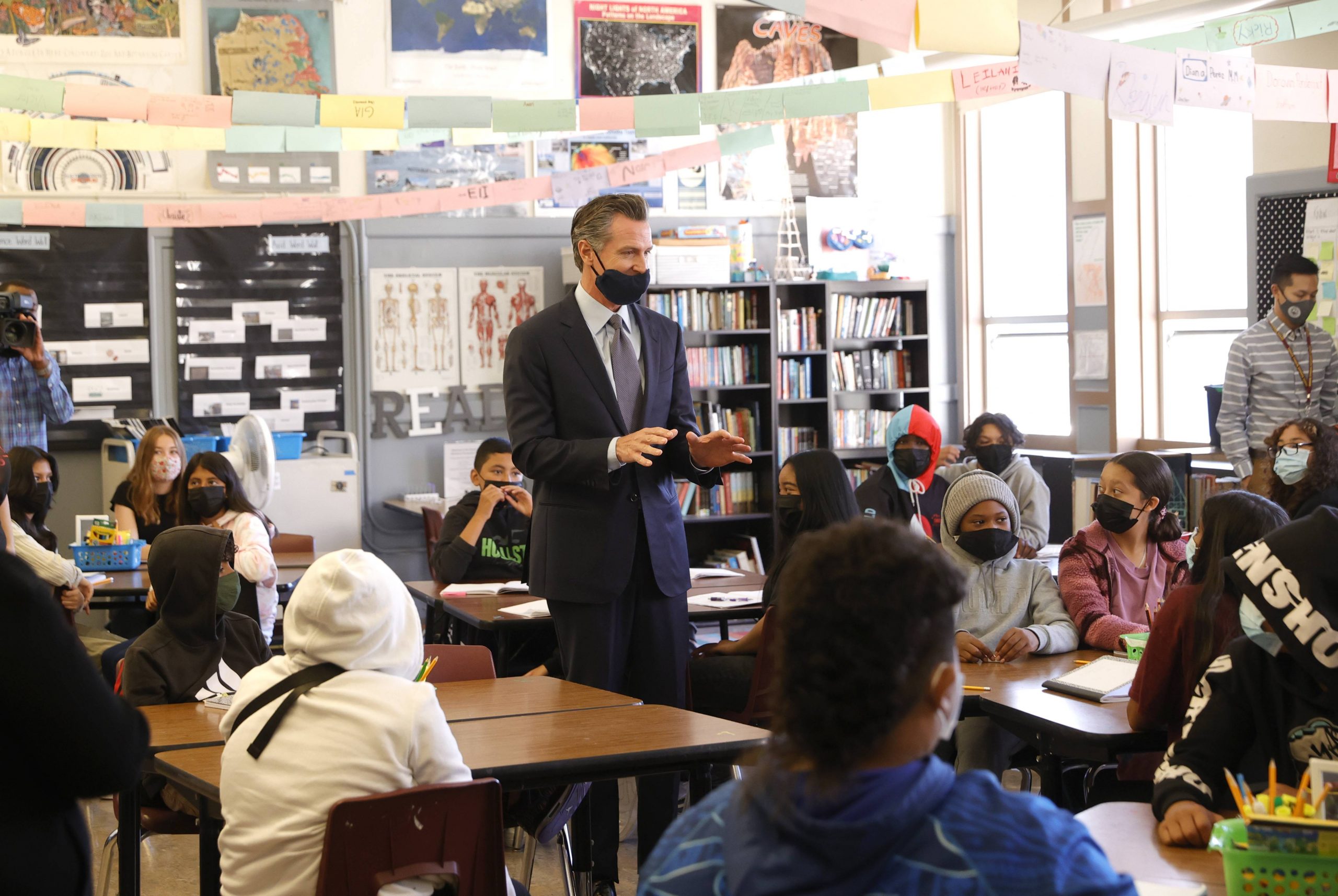开全美先河 加州强制学生接种冠病疫苗
