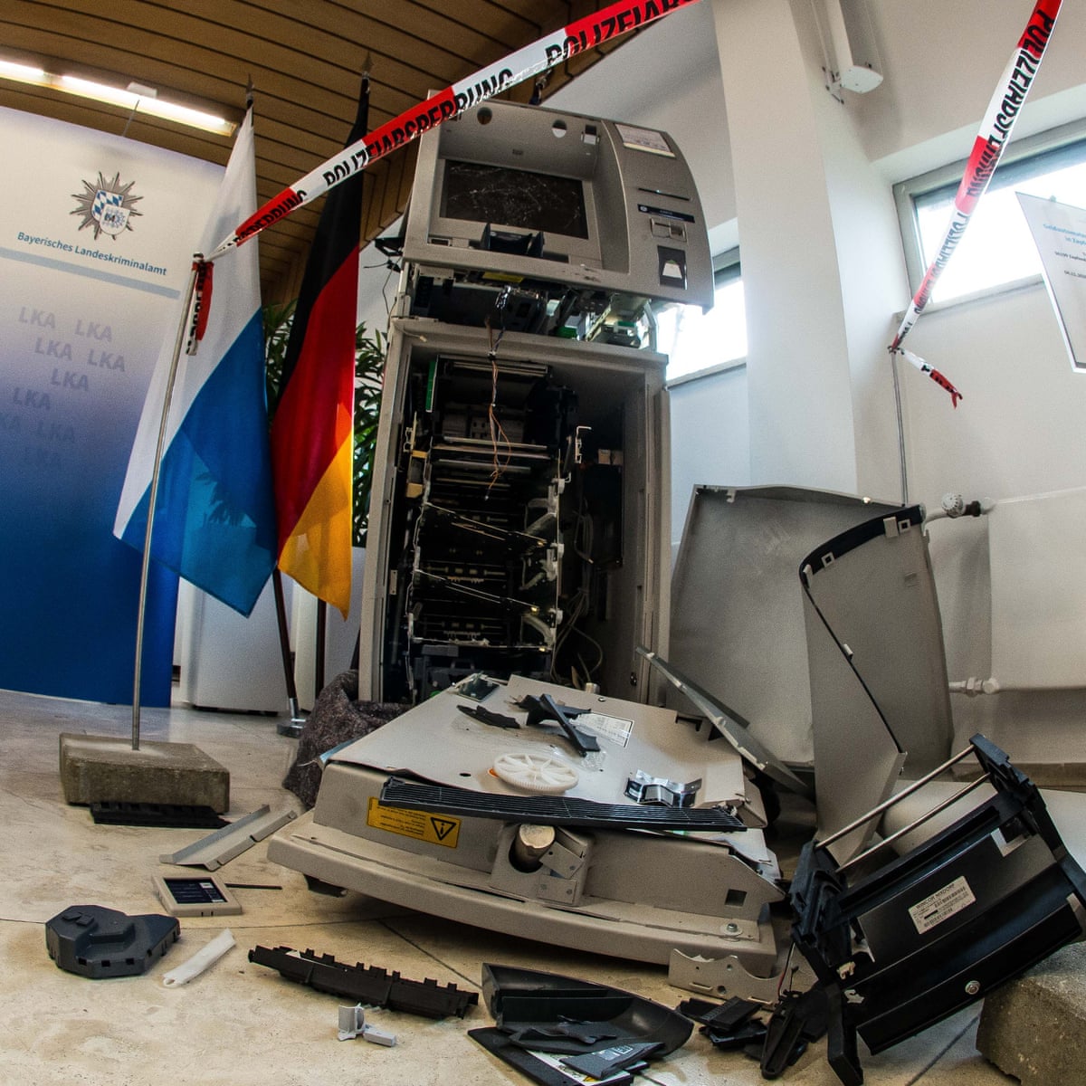 德国/涉连环炸毁ATM盗款 荷德警方联手拘9疑犯